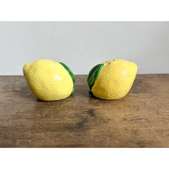 Vintage Ceramic Lemon Salt and Pepper Shakers, Set of 2 | Farmhouse Cottagecore - Picture 4 of 6